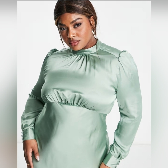 Elegant Plus Size Green Satin Maxi Dress - Picture 2 of 6